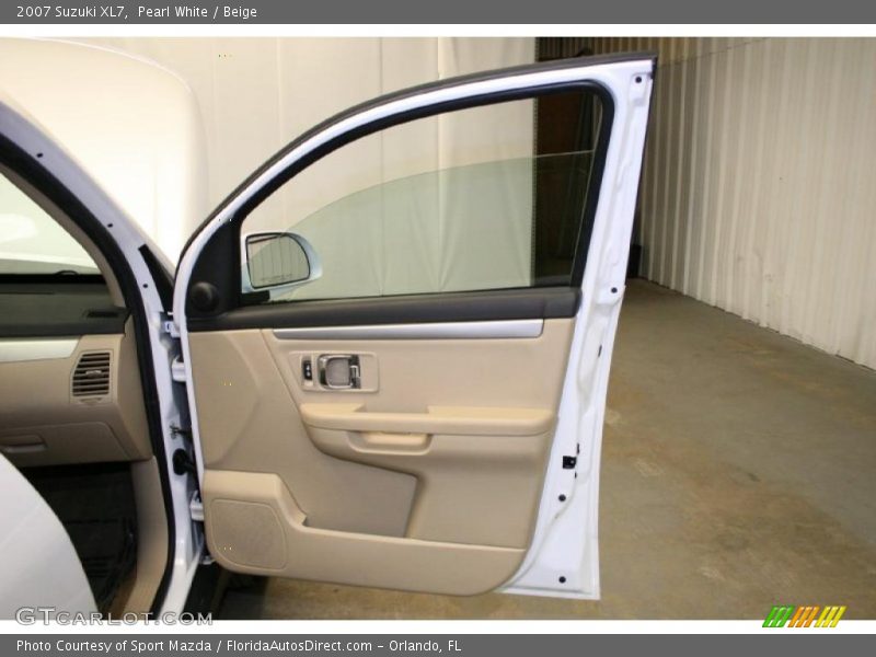 Pearl White / Beige 2007 Suzuki XL7