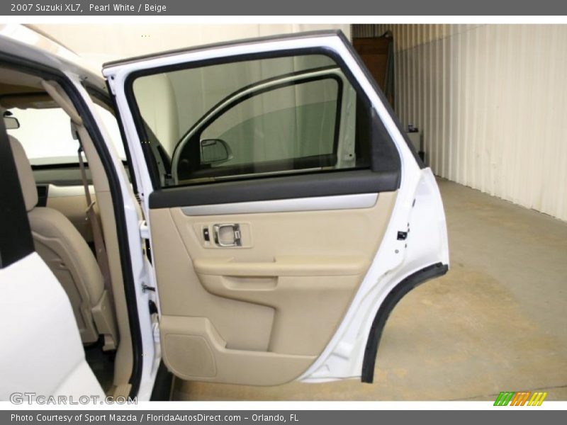 Pearl White / Beige 2007 Suzuki XL7