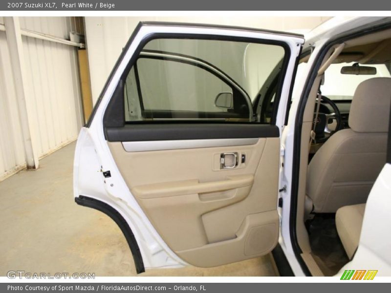 Pearl White / Beige 2007 Suzuki XL7