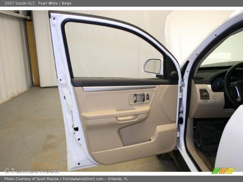 Pearl White / Beige 2007 Suzuki XL7