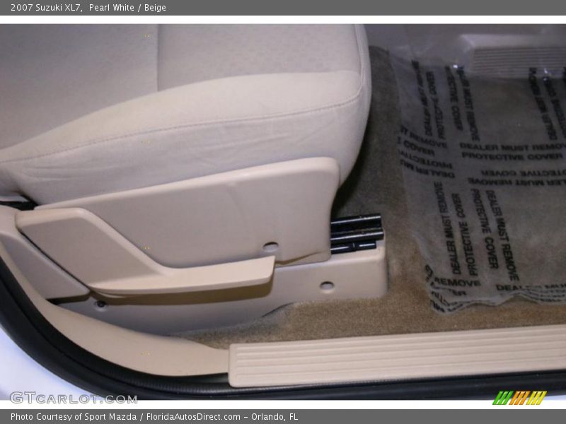 Pearl White / Beige 2007 Suzuki XL7