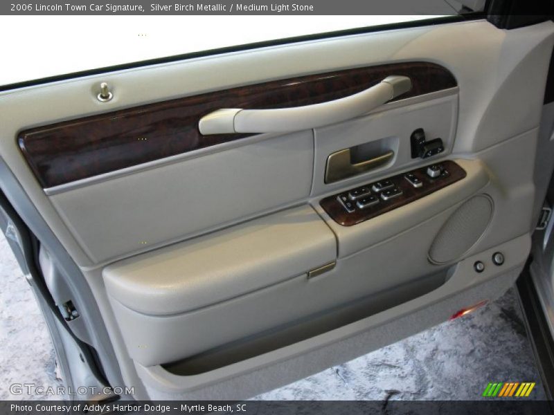 Silver Birch Metallic / Medium Light Stone 2006 Lincoln Town Car Signature