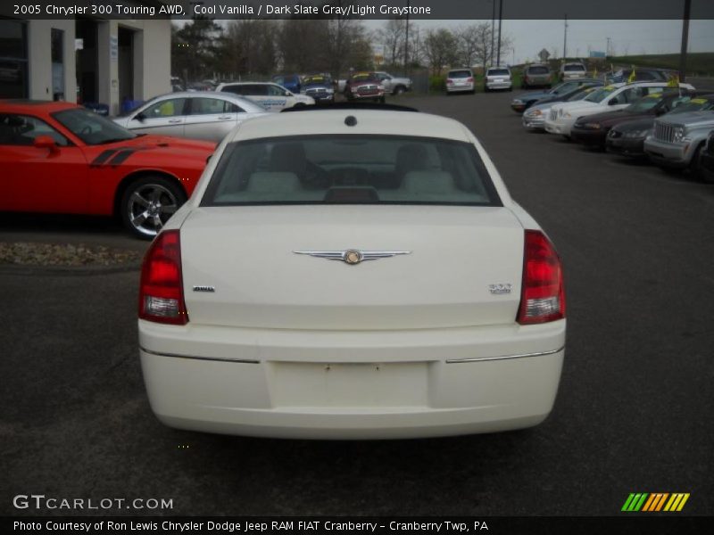 Cool Vanilla / Dark Slate Gray/Light Graystone 2005 Chrysler 300 Touring AWD