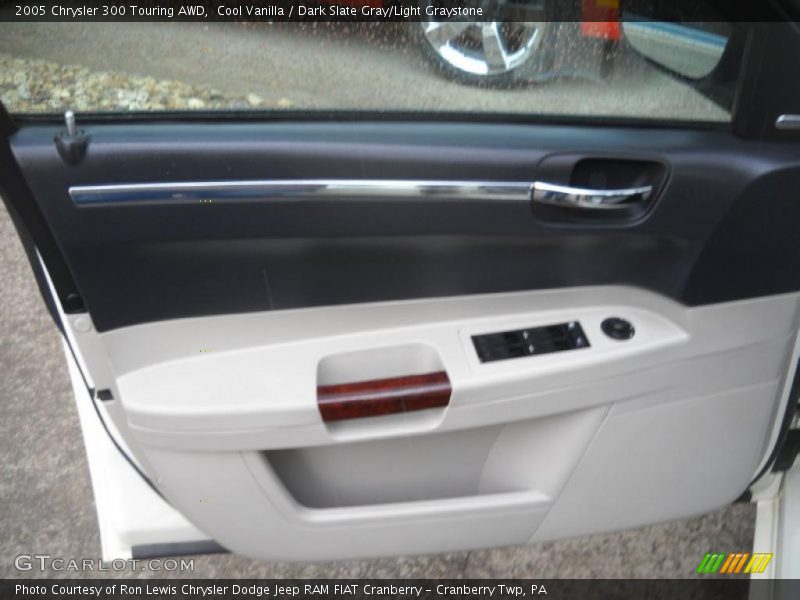 Cool Vanilla / Dark Slate Gray/Light Graystone 2005 Chrysler 300 Touring AWD