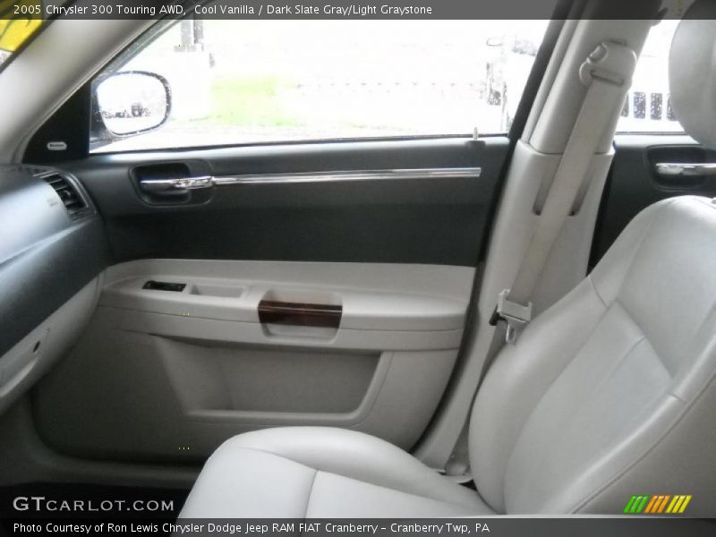 Cool Vanilla / Dark Slate Gray/Light Graystone 2005 Chrysler 300 Touring AWD