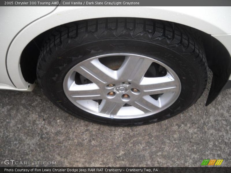 Cool Vanilla / Dark Slate Gray/Light Graystone 2005 Chrysler 300 Touring AWD