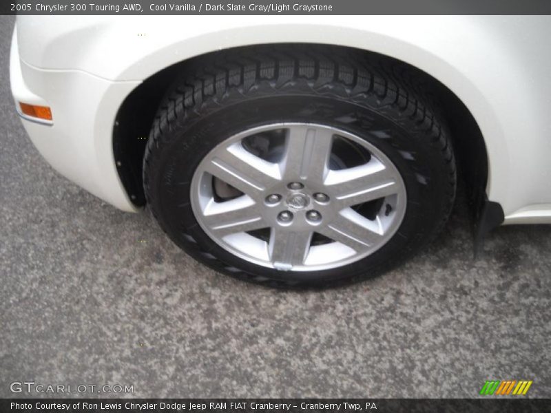 Cool Vanilla / Dark Slate Gray/Light Graystone 2005 Chrysler 300 Touring AWD