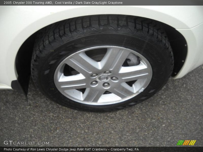Cool Vanilla / Dark Slate Gray/Light Graystone 2005 Chrysler 300 Touring AWD