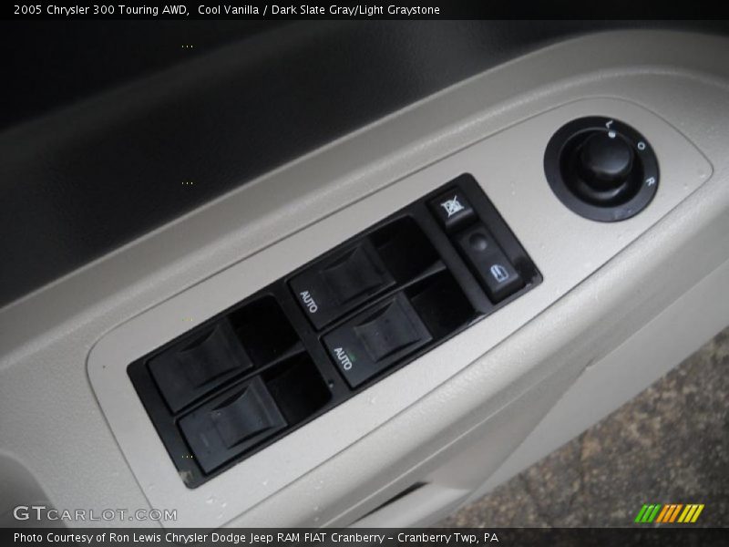 Cool Vanilla / Dark Slate Gray/Light Graystone 2005 Chrysler 300 Touring AWD