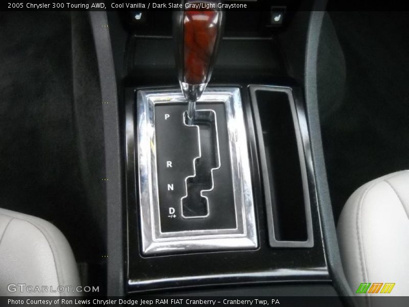 Cool Vanilla / Dark Slate Gray/Light Graystone 2005 Chrysler 300 Touring AWD