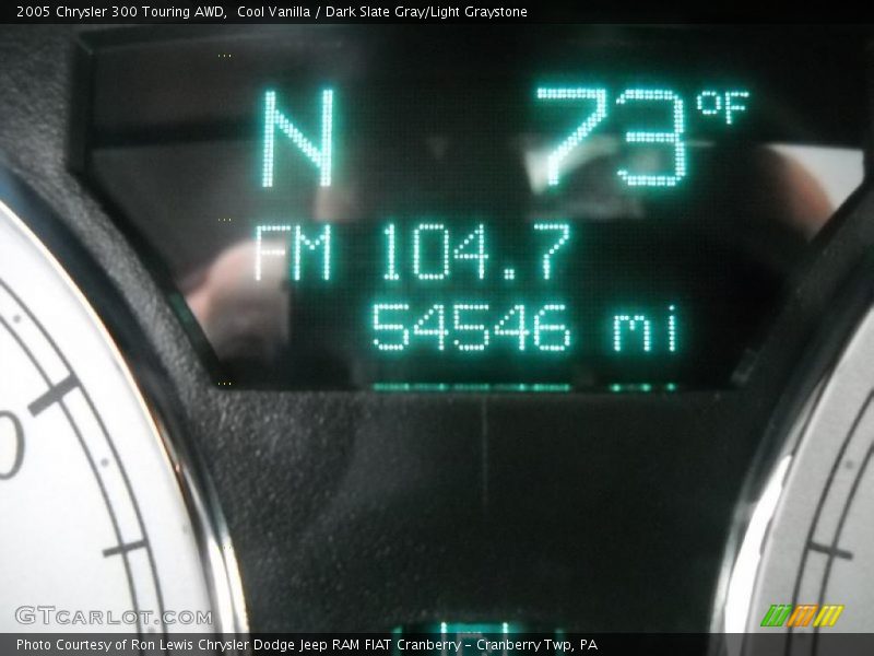 Cool Vanilla / Dark Slate Gray/Light Graystone 2005 Chrysler 300 Touring AWD