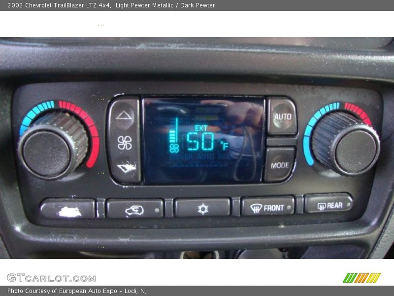 Light Pewter Metallic / Dark Pewter 2002 Chevrolet TrailBlazer LTZ 4x4