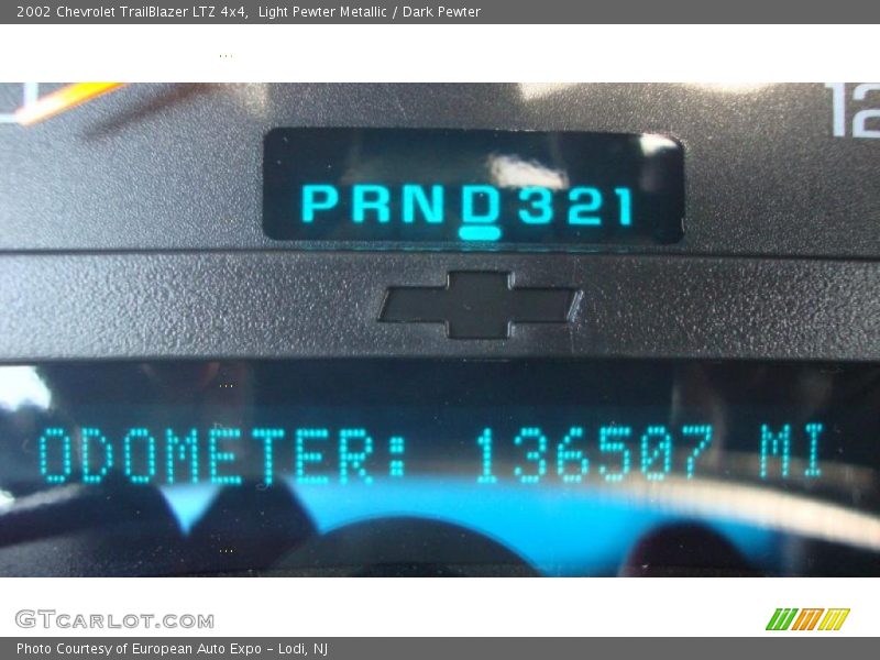 Light Pewter Metallic / Dark Pewter 2002 Chevrolet TrailBlazer LTZ 4x4