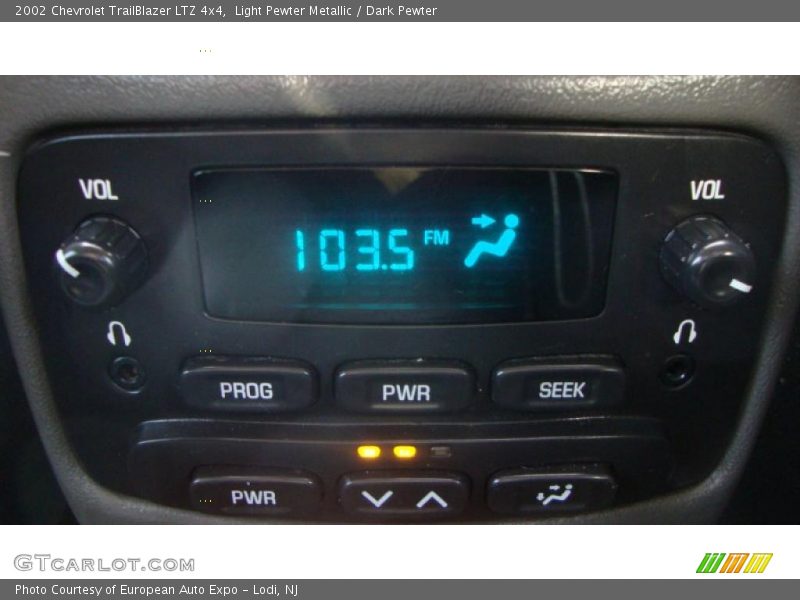 Light Pewter Metallic / Dark Pewter 2002 Chevrolet TrailBlazer LTZ 4x4