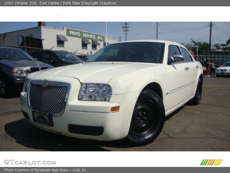 Cool Vanilla / Dark Slate Gray/Light Graystone 2007 Chrysler 300