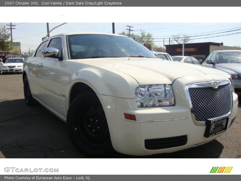 Cool Vanilla / Dark Slate Gray/Light Graystone 2007 Chrysler 300