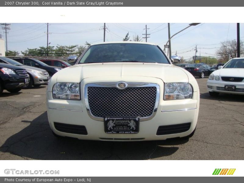 Cool Vanilla / Dark Slate Gray/Light Graystone 2007 Chrysler 300