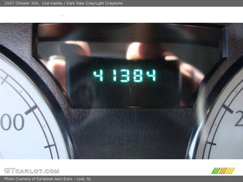 Cool Vanilla / Dark Slate Gray/Light Graystone 2007 Chrysler 300