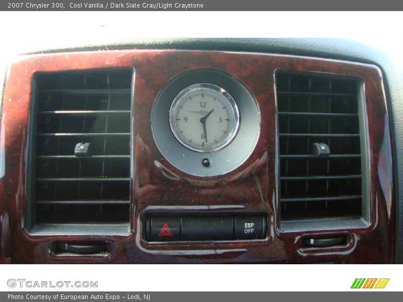 Cool Vanilla / Dark Slate Gray/Light Graystone 2007 Chrysler 300