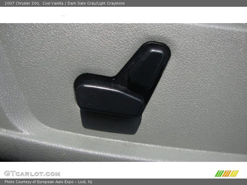 Cool Vanilla / Dark Slate Gray/Light Graystone 2007 Chrysler 300