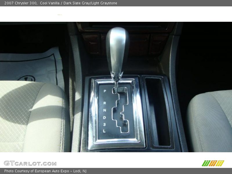 Cool Vanilla / Dark Slate Gray/Light Graystone 2007 Chrysler 300