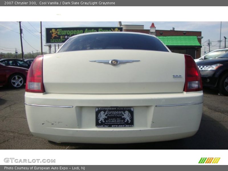 Cool Vanilla / Dark Slate Gray/Light Graystone 2007 Chrysler 300