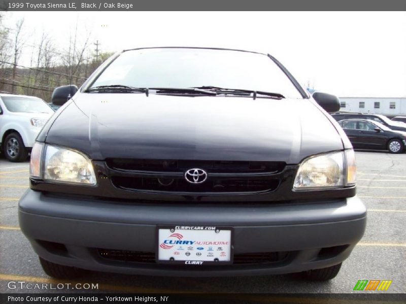Black / Oak Beige 1999 Toyota Sienna LE