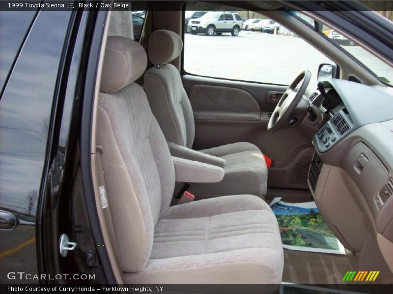 Black / Oak Beige 1999 Toyota Sienna LE