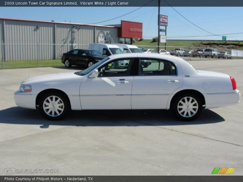 Vibrant White / Light Camel 2009 Lincoln Town Car Signature Limited