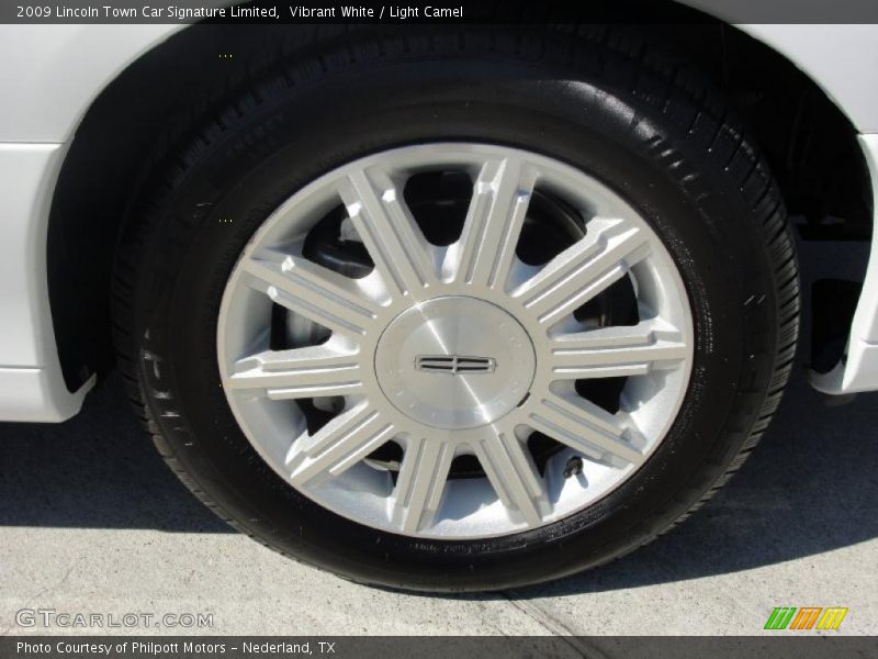 Vibrant White / Light Camel 2009 Lincoln Town Car Signature Limited