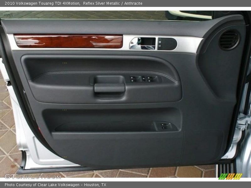 Reflex Silver Metallic / Anthracite 2010 Volkswagen Touareg TDI 4XMotion