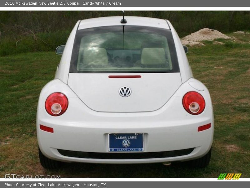 Candy White / Cream 2010 Volkswagen New Beetle 2.5 Coupe