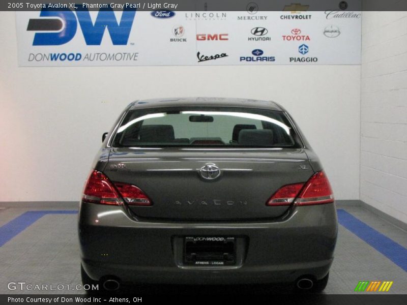 Phantom Gray Pearl / Light Gray 2005 Toyota Avalon XL
