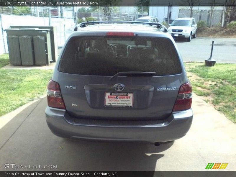 Bluestone Metallic / Ivory 2005 Toyota Highlander V6