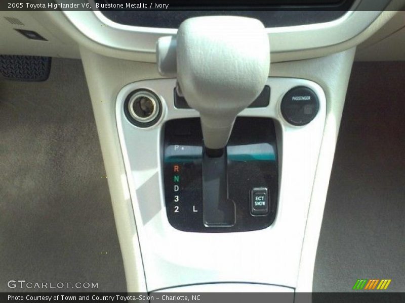 Bluestone Metallic / Ivory 2005 Toyota Highlander V6