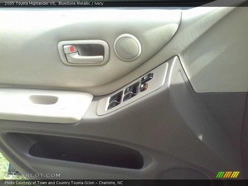 Bluestone Metallic / Ivory 2005 Toyota Highlander V6