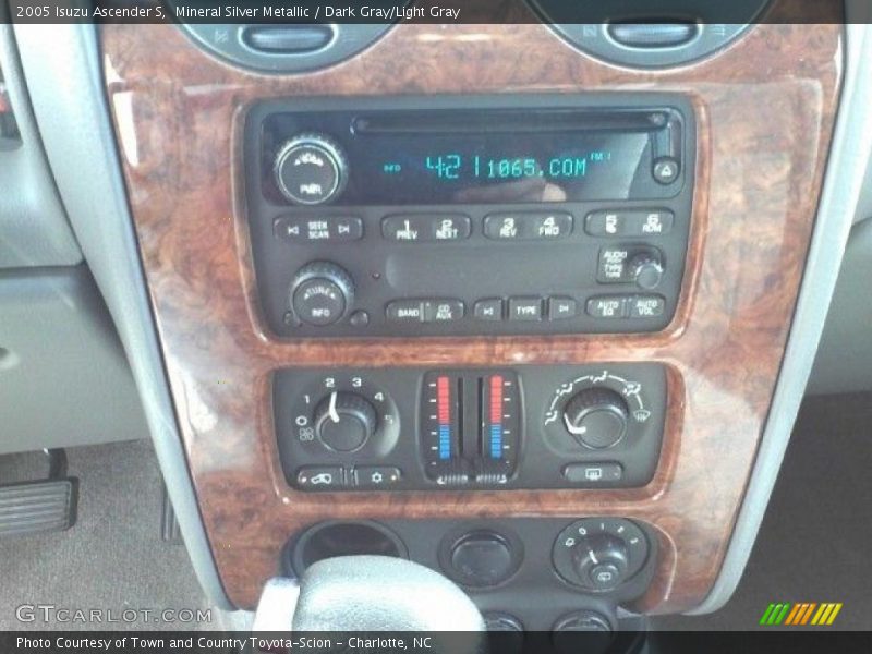 Mineral Silver Metallic / Dark Gray/Light Gray 2005 Isuzu Ascender S