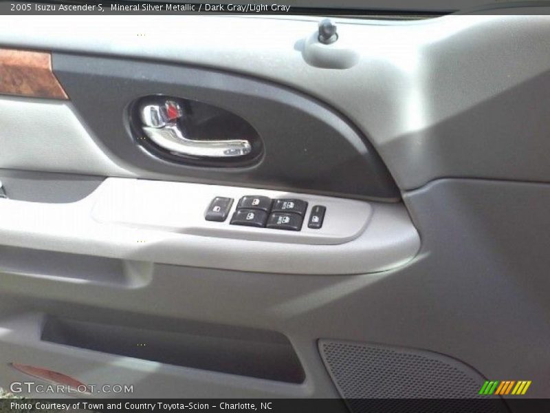 Mineral Silver Metallic / Dark Gray/Light Gray 2005 Isuzu Ascender S