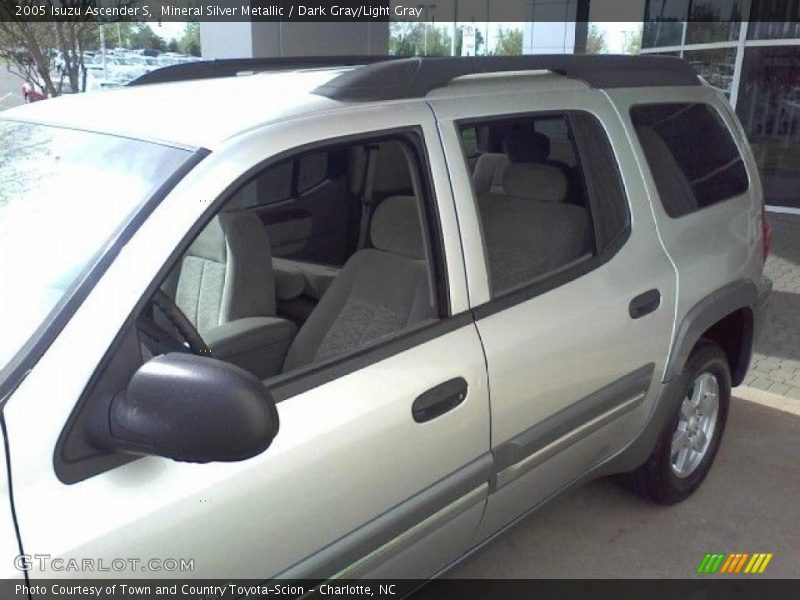 Mineral Silver Metallic / Dark Gray/Light Gray 2005 Isuzu Ascender S