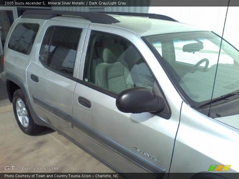 Mineral Silver Metallic / Dark Gray/Light Gray 2005 Isuzu Ascender S