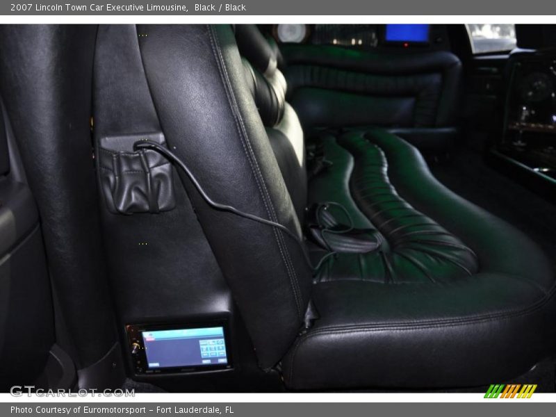 Black / Black 2007 Lincoln Town Car Executive Limousine