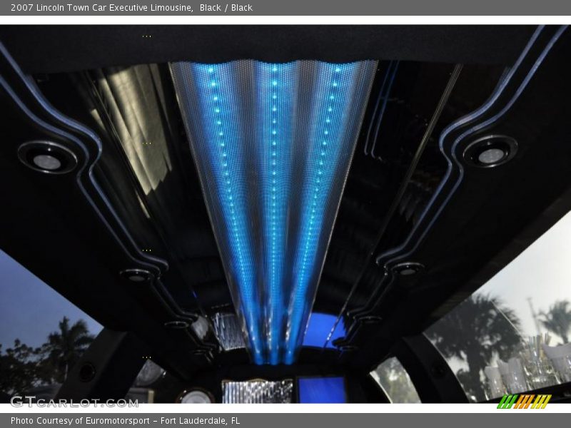 Black / Black 2007 Lincoln Town Car Executive Limousine