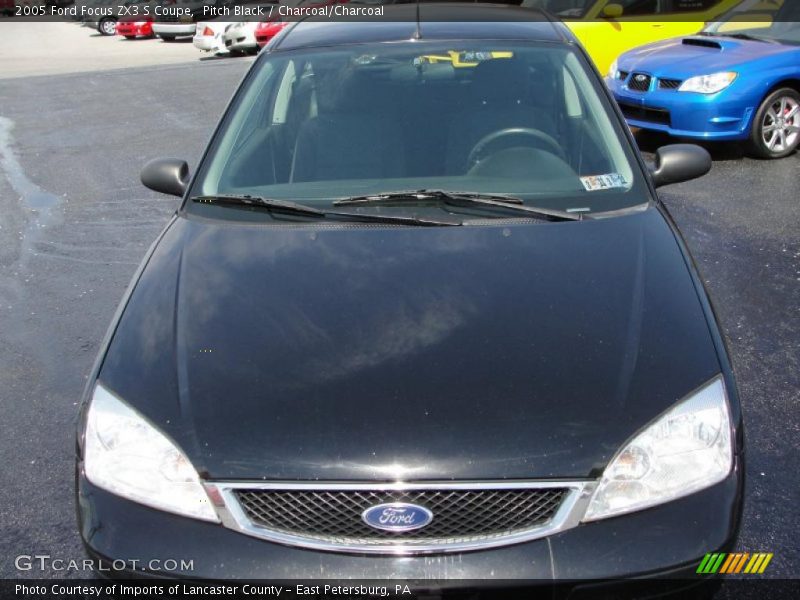 Pitch Black / Charcoal/Charcoal 2005 Ford Focus ZX3 S Coupe