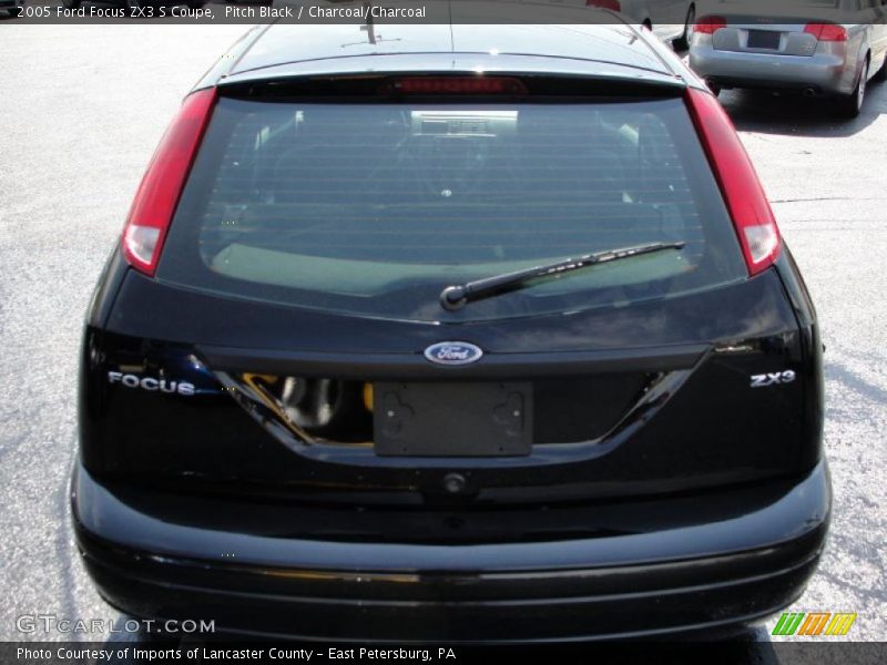 Pitch Black / Charcoal/Charcoal 2005 Ford Focus ZX3 S Coupe
