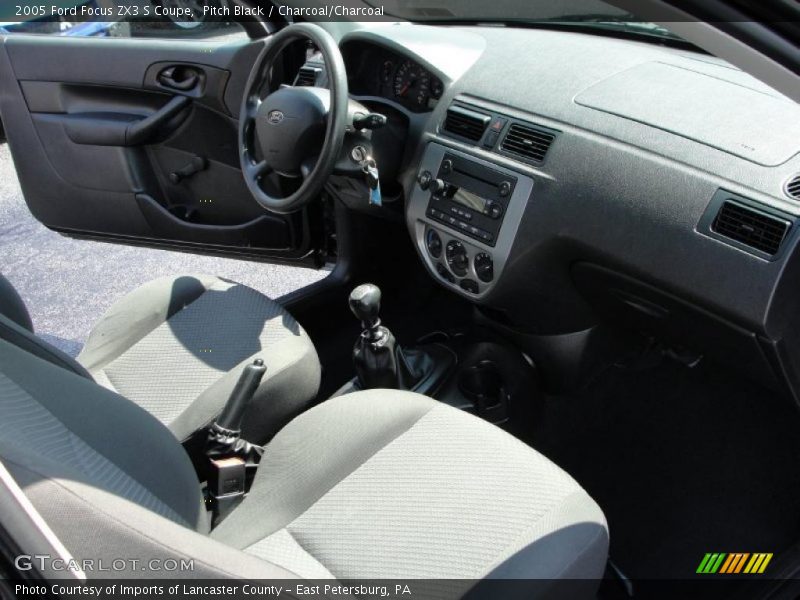 Pitch Black / Charcoal/Charcoal 2005 Ford Focus ZX3 S Coupe