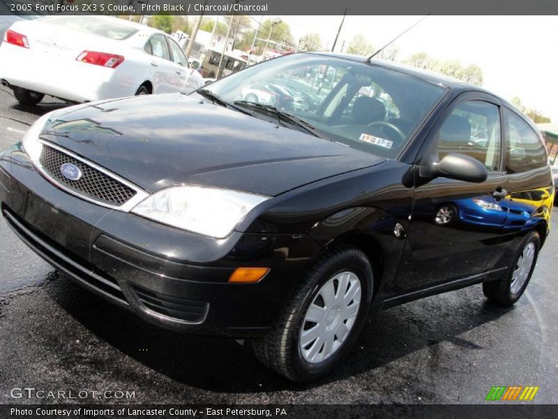 Pitch Black / Charcoal/Charcoal 2005 Ford Focus ZX3 S Coupe