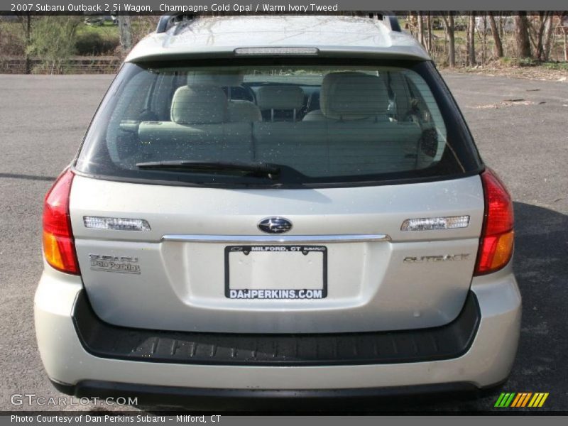 Champagne Gold Opal / Warm Ivory Tweed 2007 Subaru Outback 2.5i Wagon
