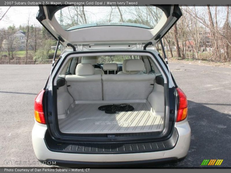Champagne Gold Opal / Warm Ivory Tweed 2007 Subaru Outback 2.5i Wagon