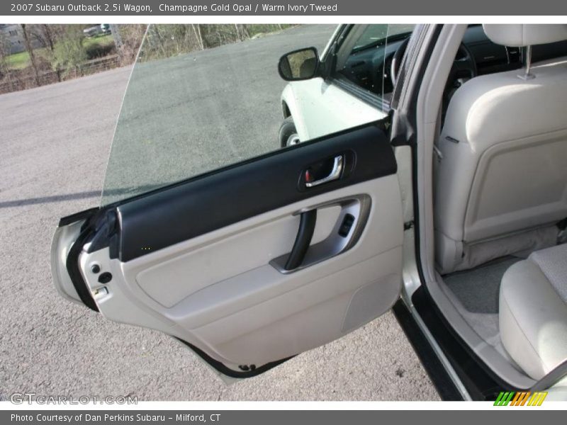 Champagne Gold Opal / Warm Ivory Tweed 2007 Subaru Outback 2.5i Wagon