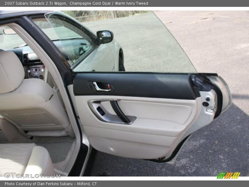 Champagne Gold Opal / Warm Ivory Tweed 2007 Subaru Outback 2.5i Wagon